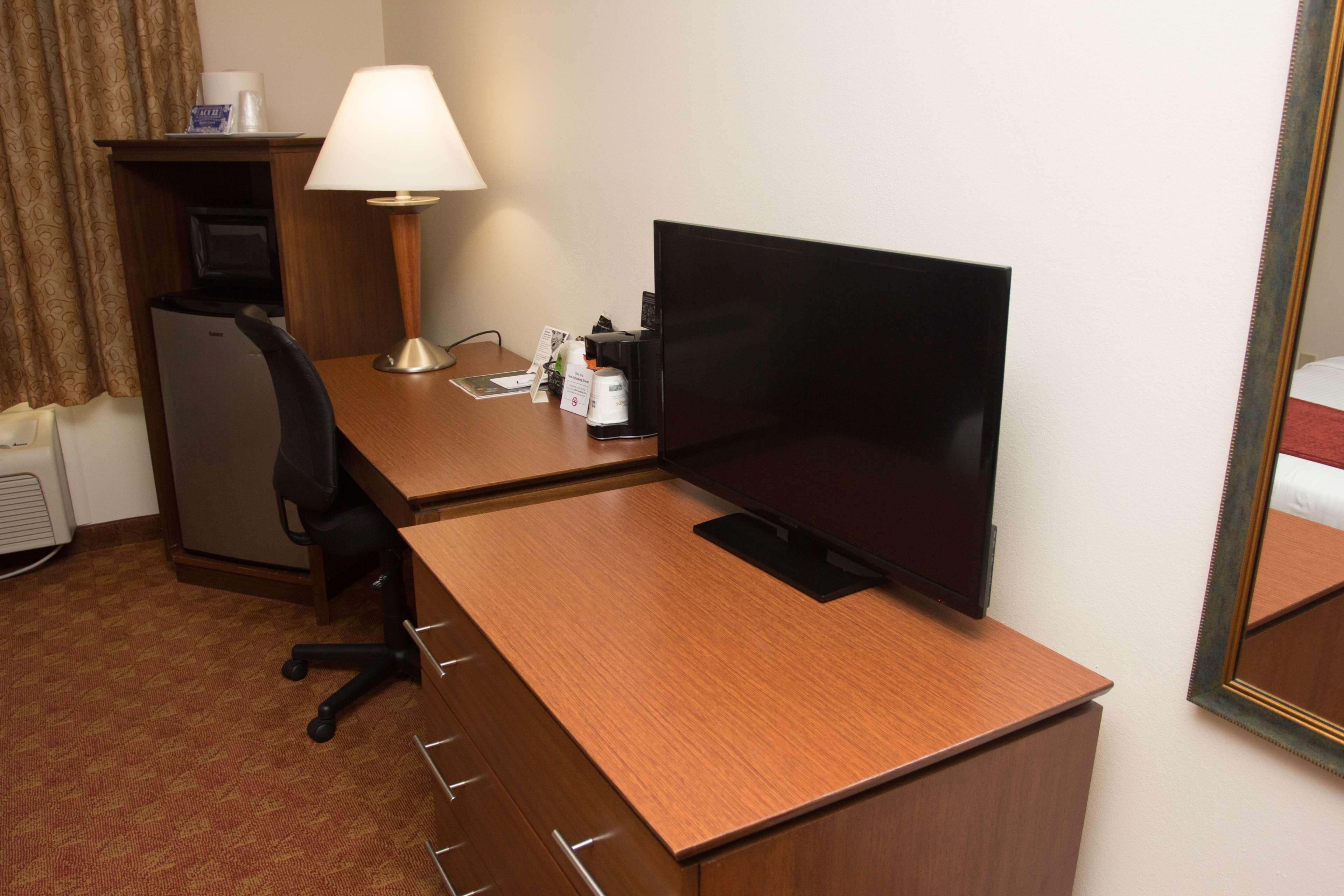 Best Western Lakewood Inn Hebron Ngoại thất bức ảnh