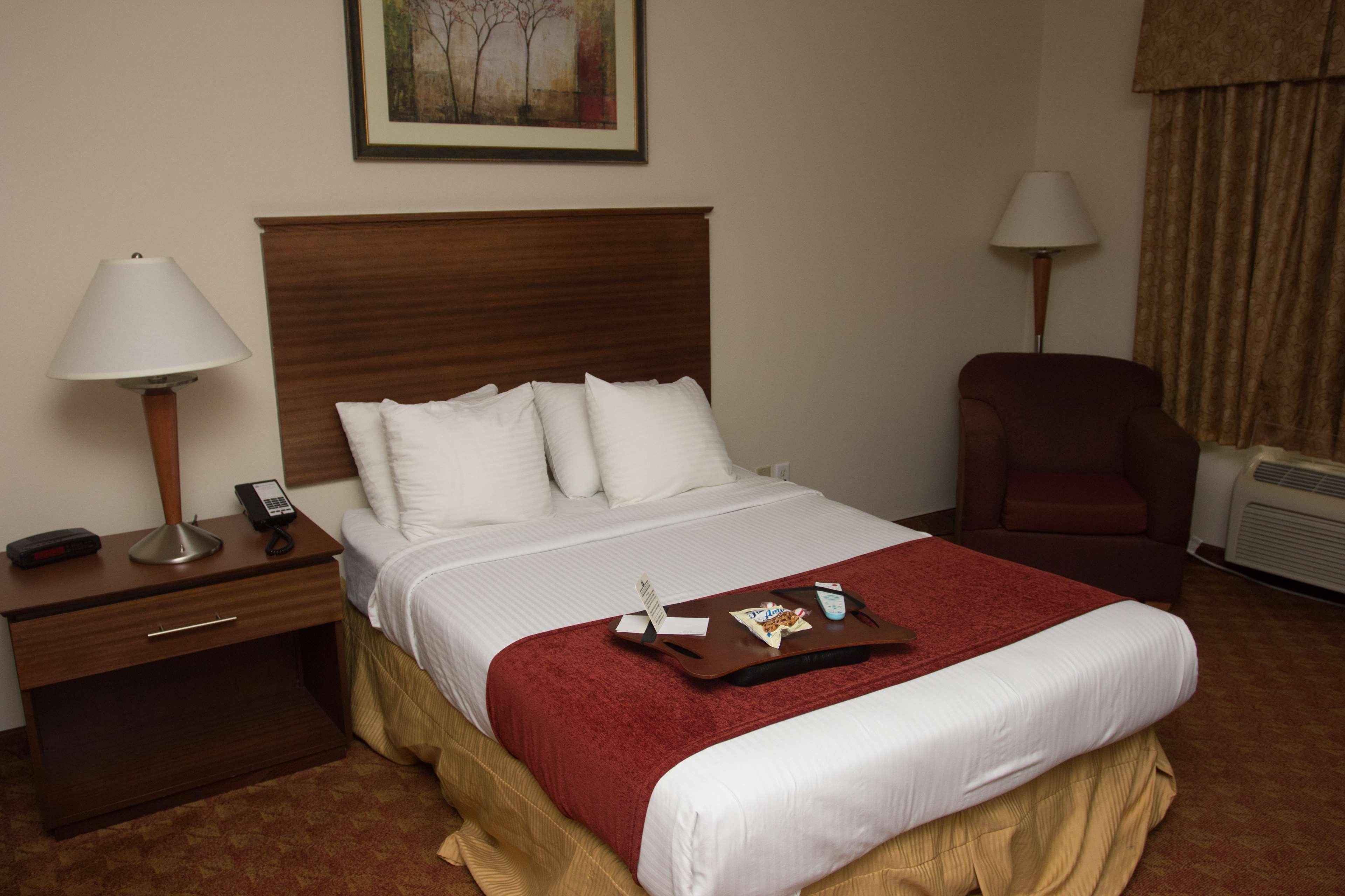 Best Western Lakewood Inn Hebron Ngoại thất bức ảnh