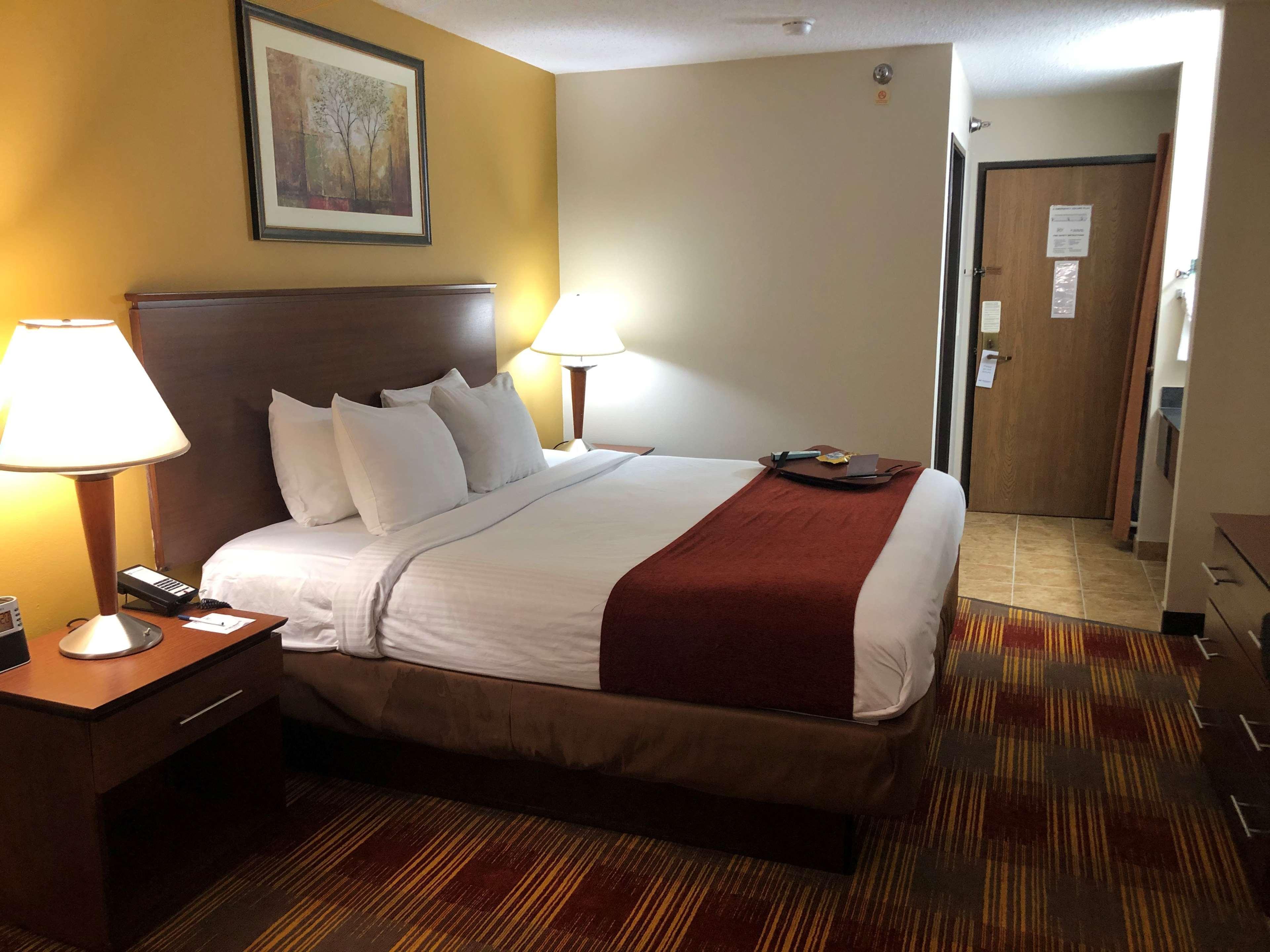 Best Western Lakewood Inn Hebron Ngoại thất bức ảnh