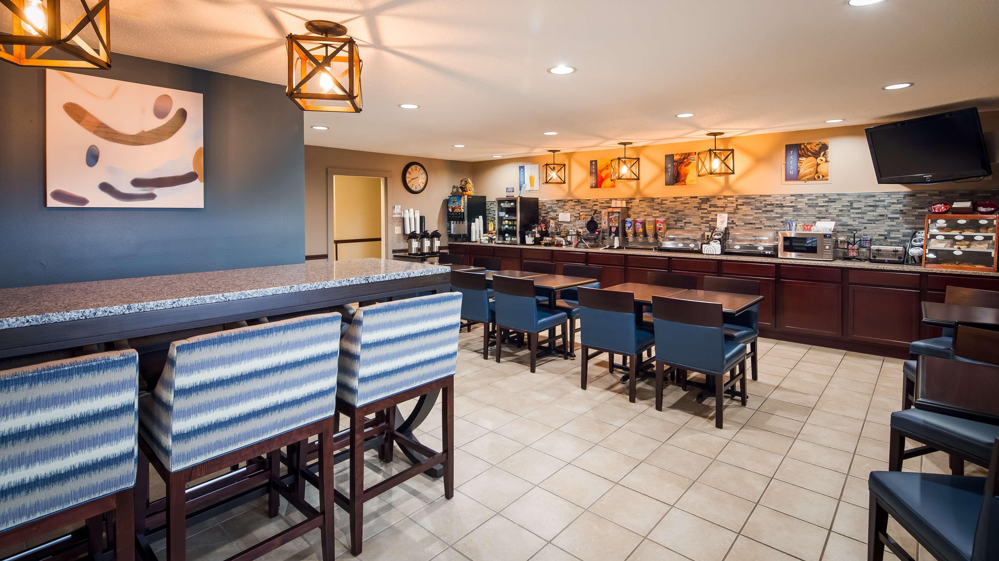 Best Western Lakewood Inn Hebron Ngoại thất bức ảnh