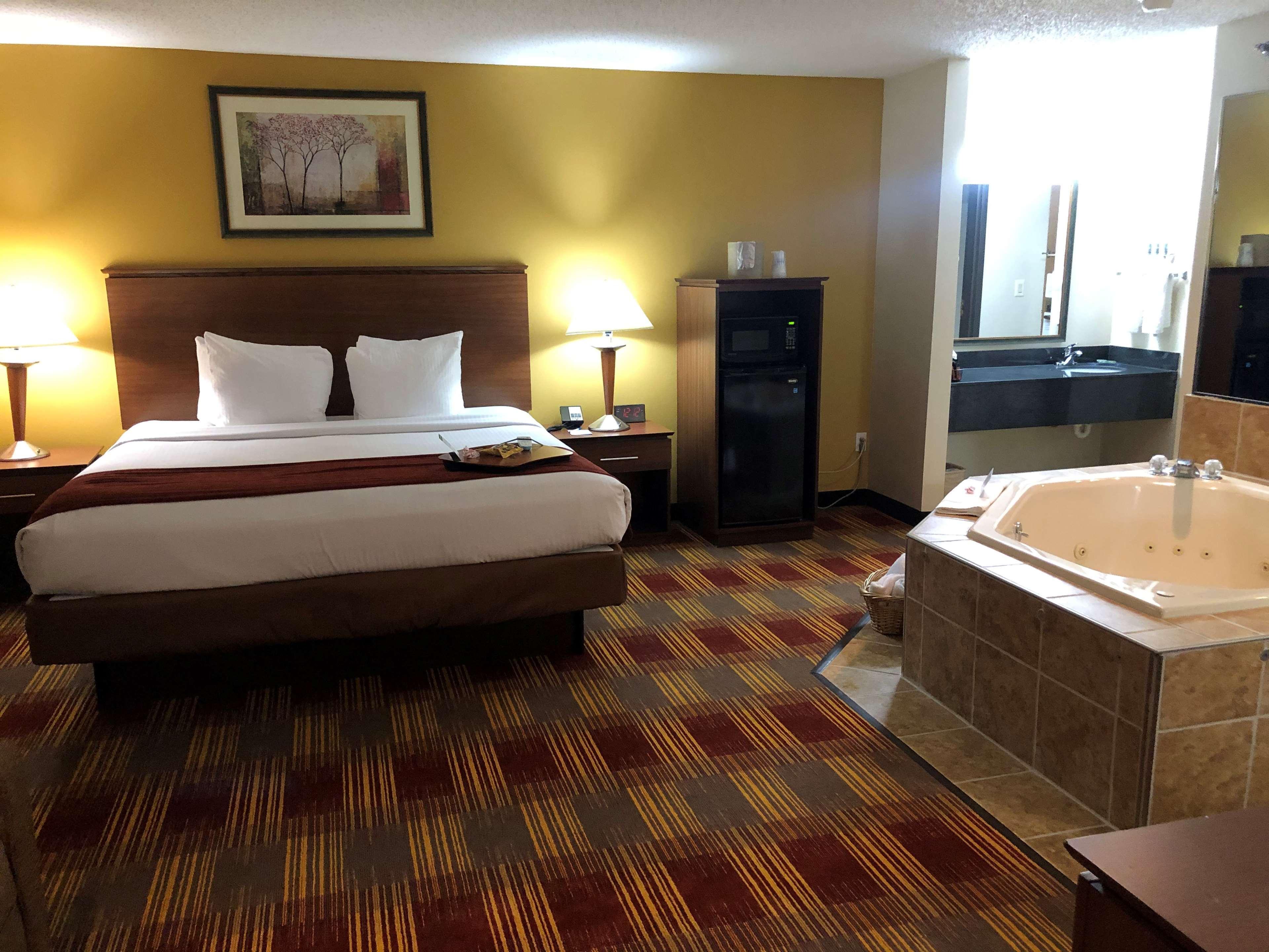 Best Western Lakewood Inn Hebron Ngoại thất bức ảnh