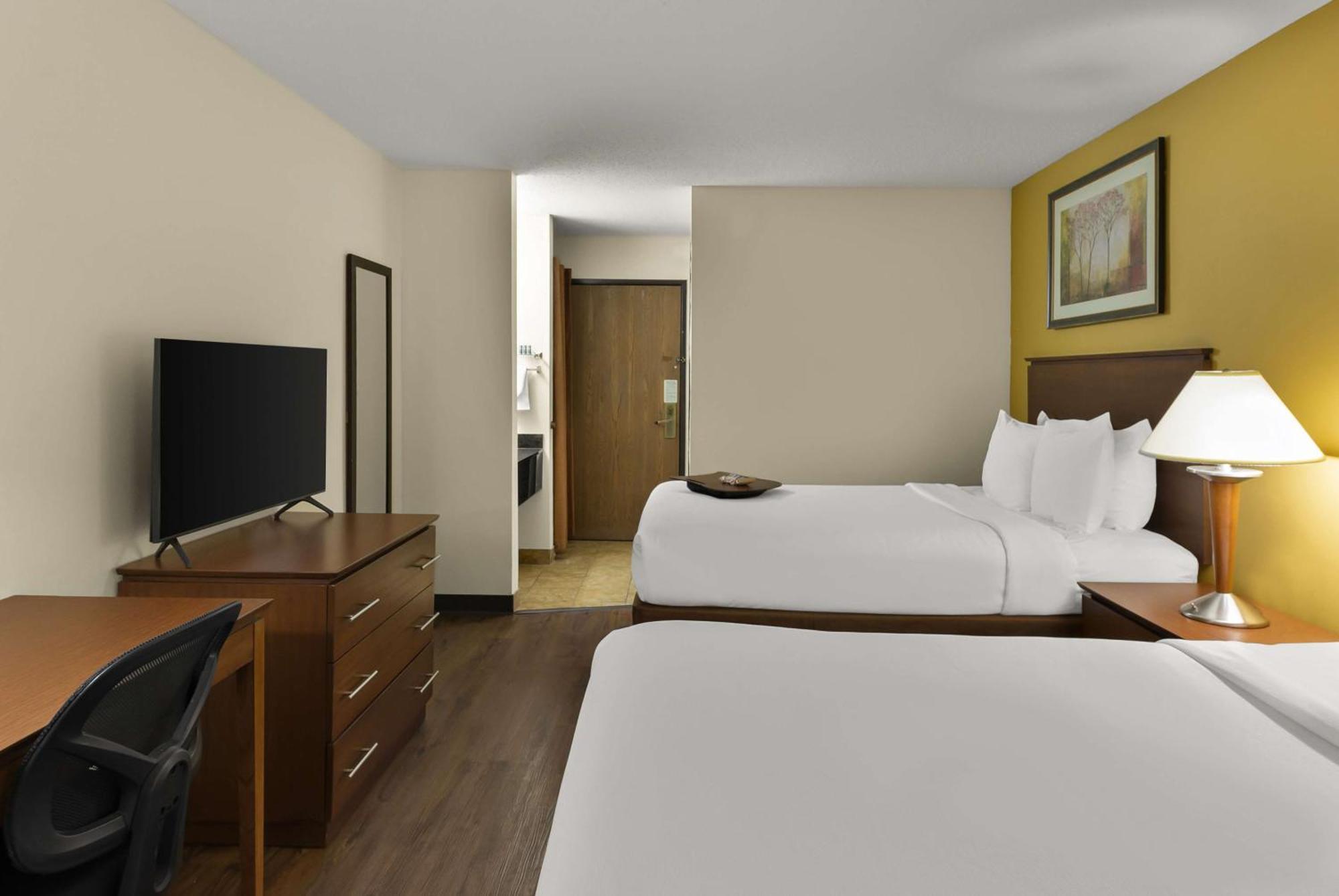 Best Western Lakewood Inn Hebron Ngoại thất bức ảnh