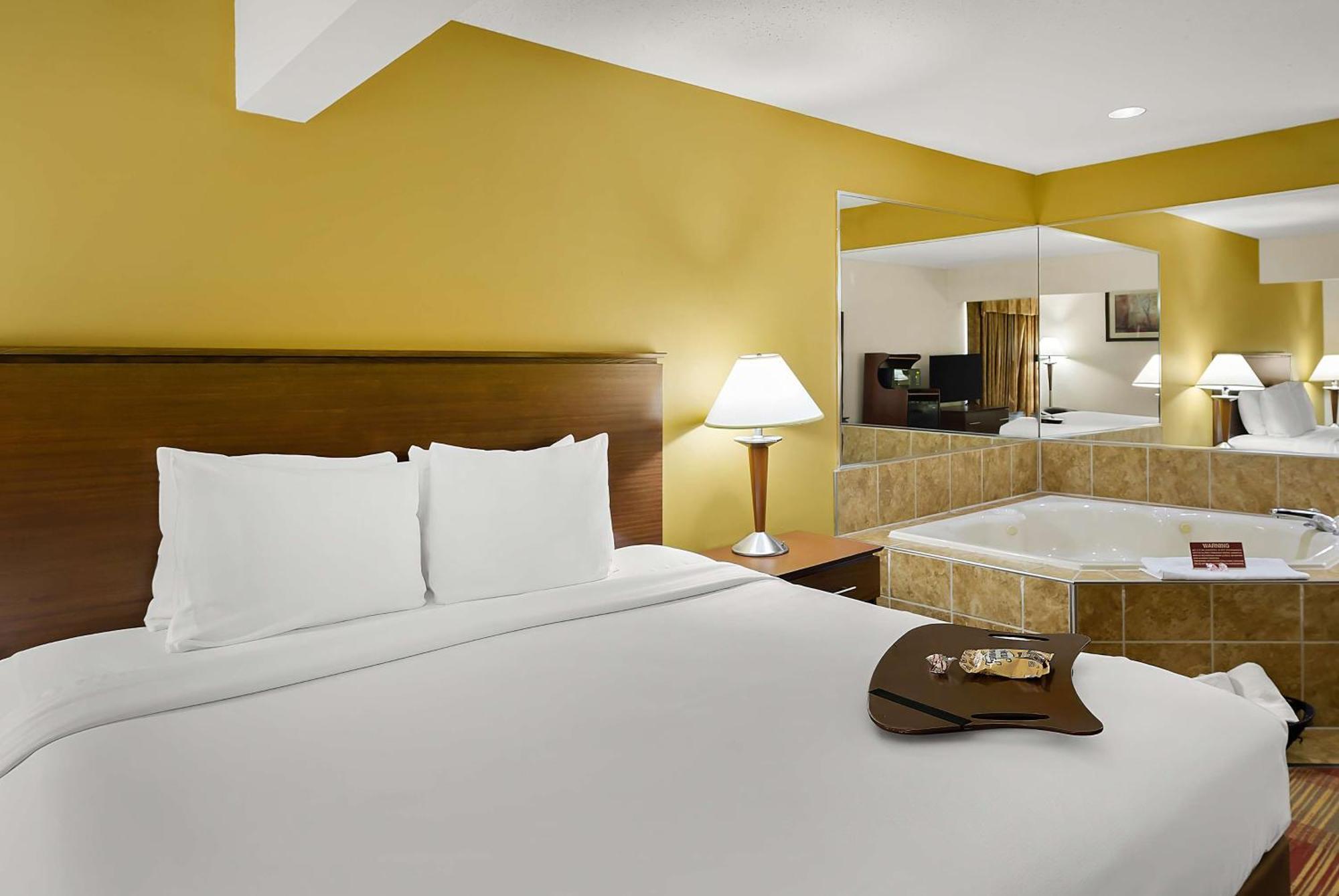 Best Western Lakewood Inn Hebron Ngoại thất bức ảnh
