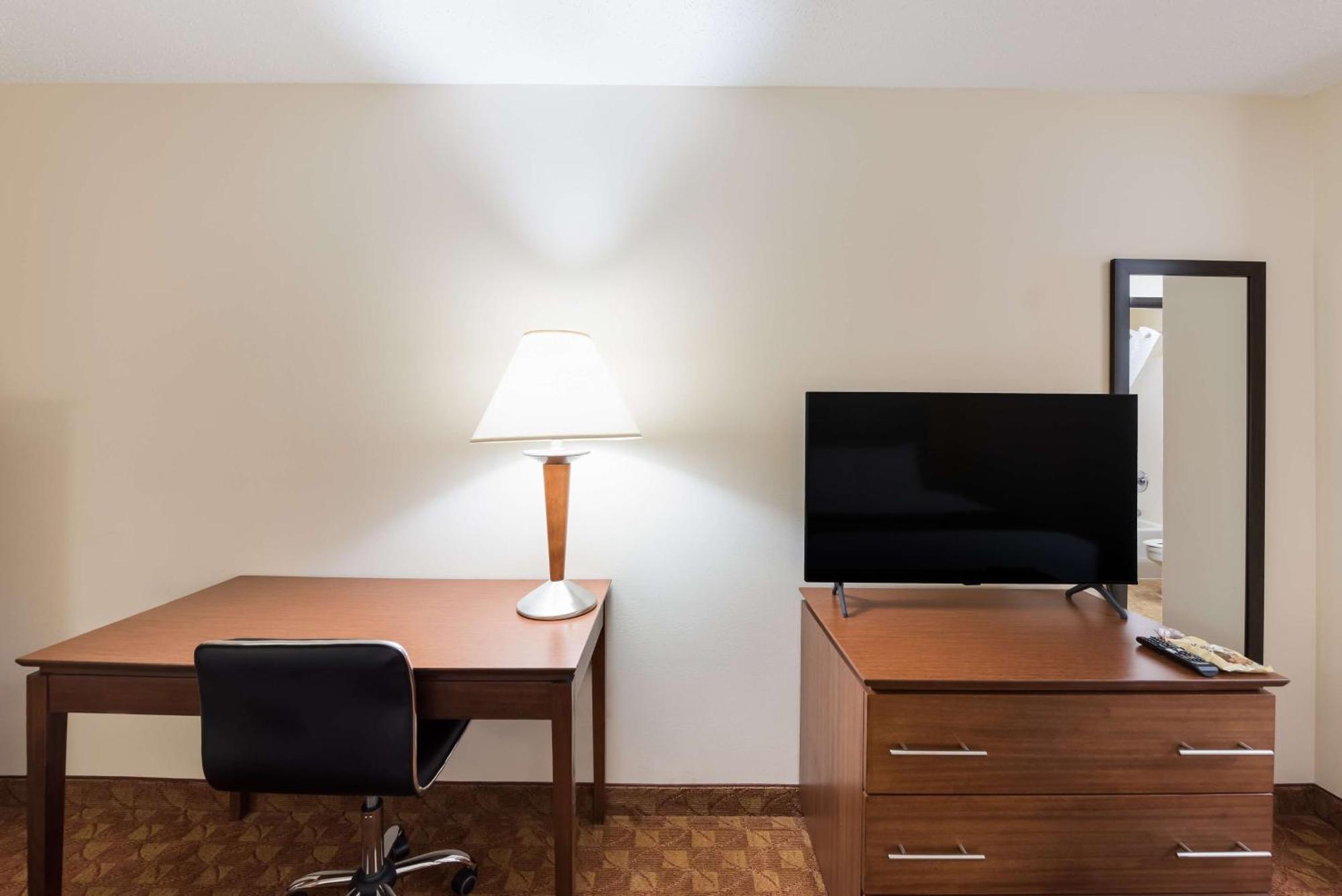 Best Western Lakewood Inn Hebron Ngoại thất bức ảnh